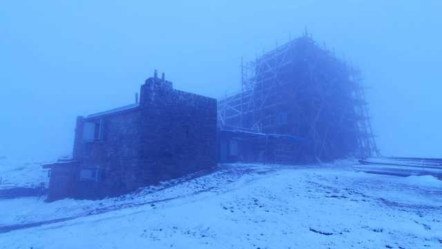 Посреди июня в Карпатах лежит снег, а температура ноль градусов