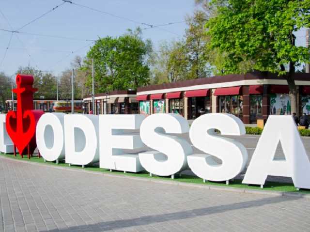 Півтора мільйони в місяць на рекламу: куди йдуть гроші одеситів