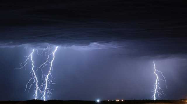 В Черниговской области сгорел дом после того, как в него попала молния