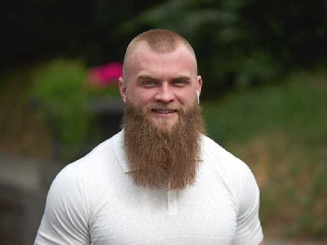 Охрана нардепа-“слуги” избила пришедших к нему на прием ”ходоков”