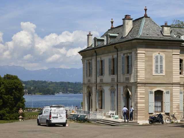 Міській владі Женеви довелося терміново закуповувати прапори Росії і США для саміту