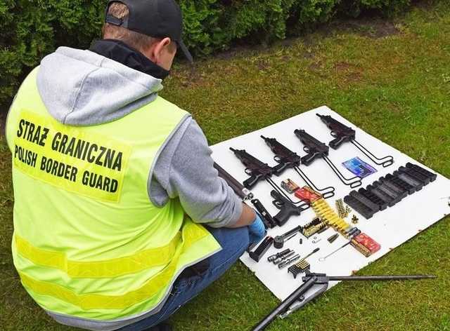 Контрабандистов, поставлявших оружие в Украину, задержали в Польше