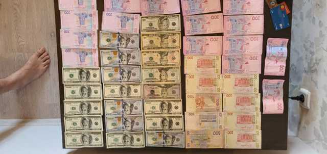 Двое полицейских в Харькове вымогали 10 тыс. долл. у подозреваемого, - ГБР