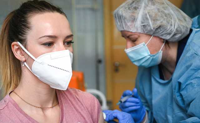 Две трети россиян воспротивились обязательной вакцинации из-за новой волны