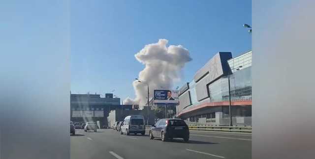 Тушат с катеров и вертолетов: в Москве горит склад пиротехники