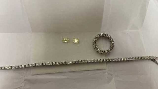 Перевозил бриллианты на миллион гривен: в "Борисполе" задержали иностранца