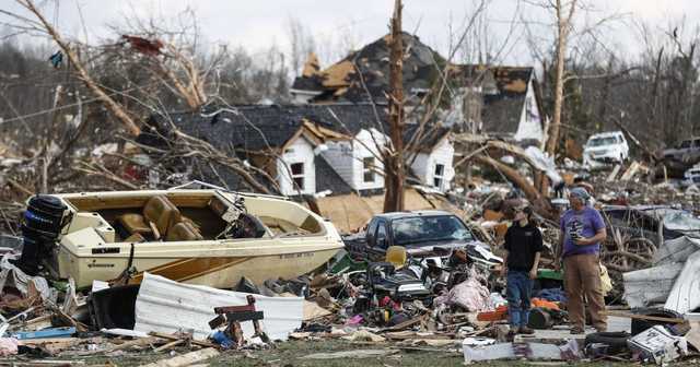 Разрушительные торнадо пронеслись над Чикаго: число пострадавших растет