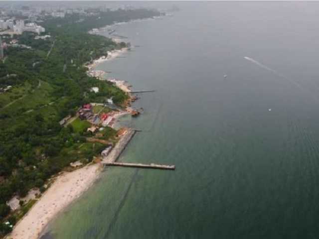В Одессе Черное море стало «зеленым»: что происходит