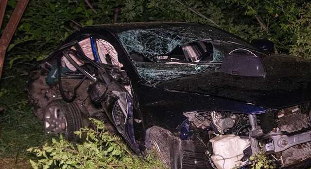 На Донецком шоссе Mazda вылетела на встречную полосу: четверо пострадавших