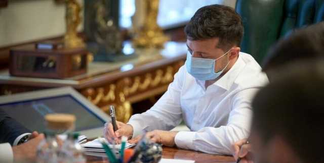 Сам себе суд: Зеленский сможет миловать без приговора и апелляции, — законопроект