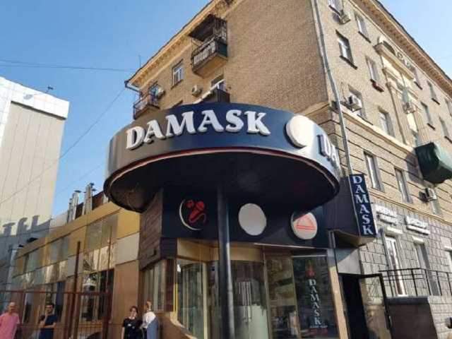 В Днепре психиатрическая бригада забрала девушку из кафе: подробности