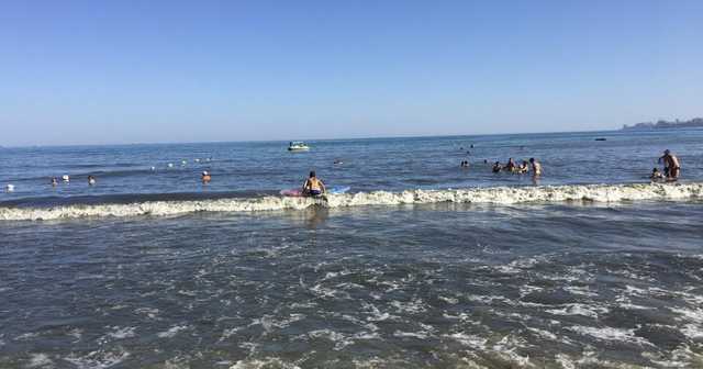 В Одессе внезапно почернело море: украинцы взволнованы