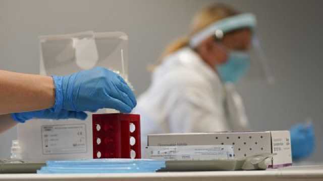 В Британии более 15 тысяч случаев COVID-заражения три дня подряд