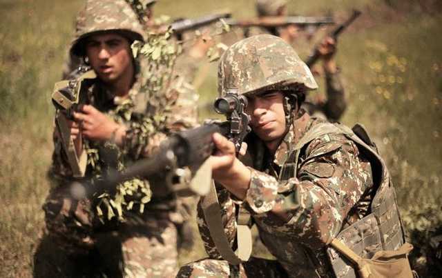 Азербайджан заявил об обстрелах на границе со стороны Армении