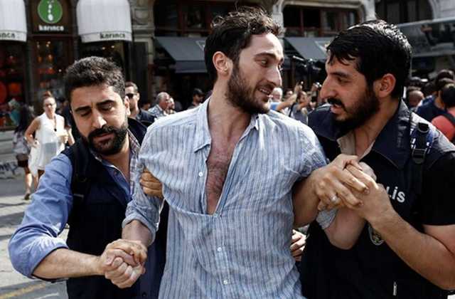 В Стамбуле полиция разогнала гей-парад раздражающим газом