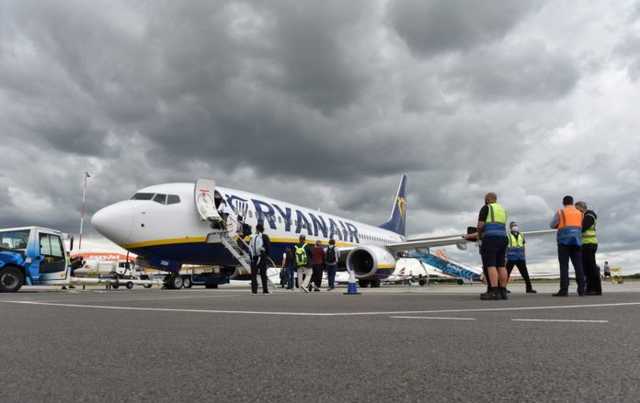       Ryanair  ̳