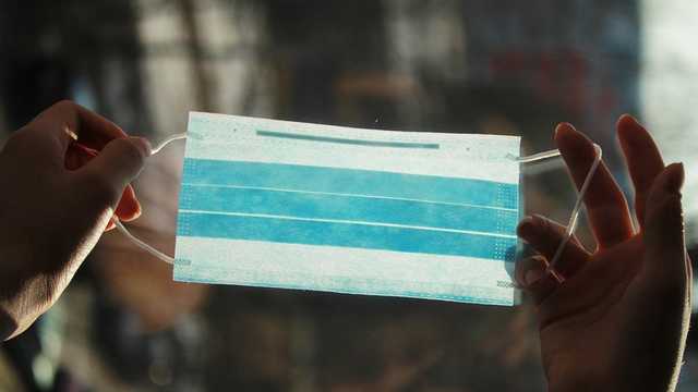 В Лос-Анджелесе рекомендуют носить маски даже привитым гражданам