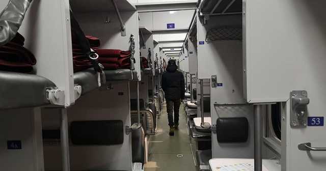 Делала искусственное дыхание: жена погибшего пассажира "Укрзализныци" рассказала, как сама спасала мужа