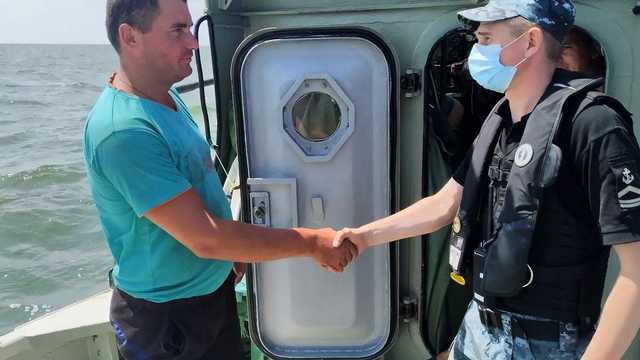 Рассказали правду о "помощи" России: появились фото спасенных рыбаков в Черном море