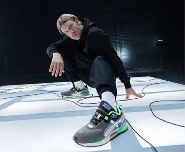 В Киеве разрисовали вход в магазин PUMA из-за сотрудничества с Дорном