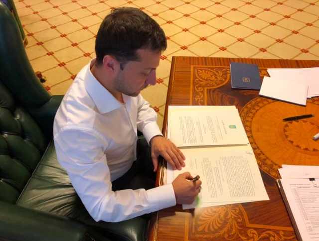 Зеленский подписал закон об урегулировании вопроса оплаты труда сотрудников аппаратов судов