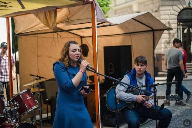 Маразм міцнішає: Депутатка від «Слуг» запропонувала регулювати діяльність вуличних музикантів