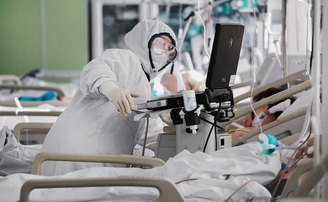 В Бельгии женщина умерла, заразившись двумя типами штаммами коронавируса