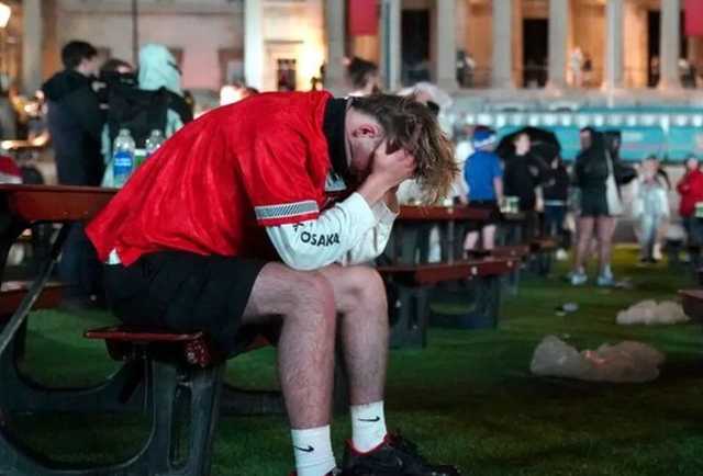 В Лондоне болельщики устроили беспорядки на стадионе "Уэмбли", пострадали 19 копов