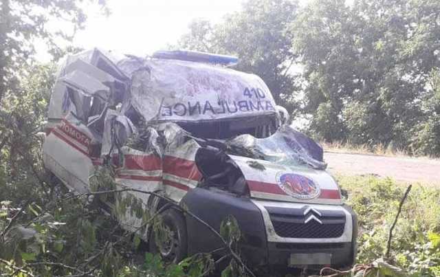 Скорая помощь перевернулась под Винницей: есть пострадавшие