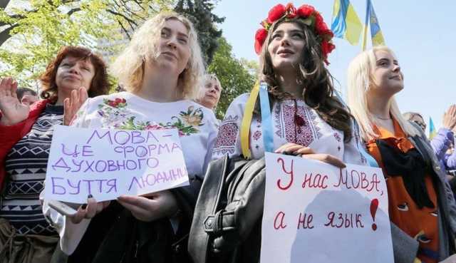 КСУ признал конституционным закон об украинском языке