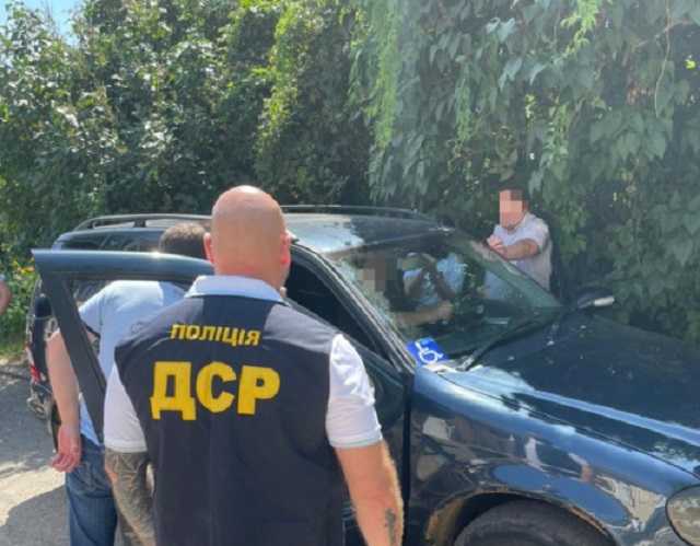 Помощник нардепа-“слуги” задержан за взятку