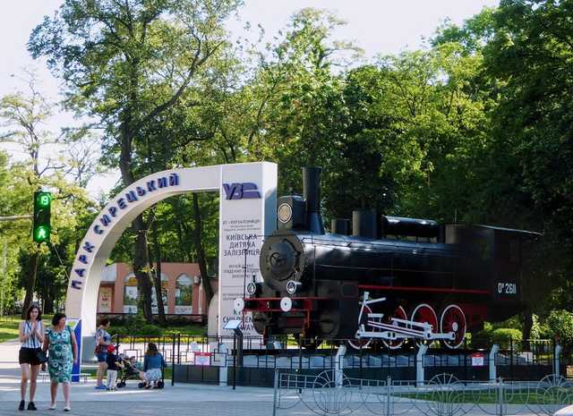 В Киеве парень разбился насмерть, прыгнув с ж/д моста