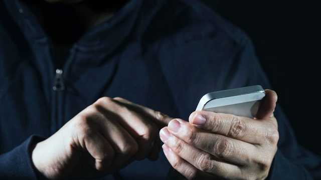 С мобильных счетов украинцев тайно списывают деньги: в Кабмине менять правила отказались