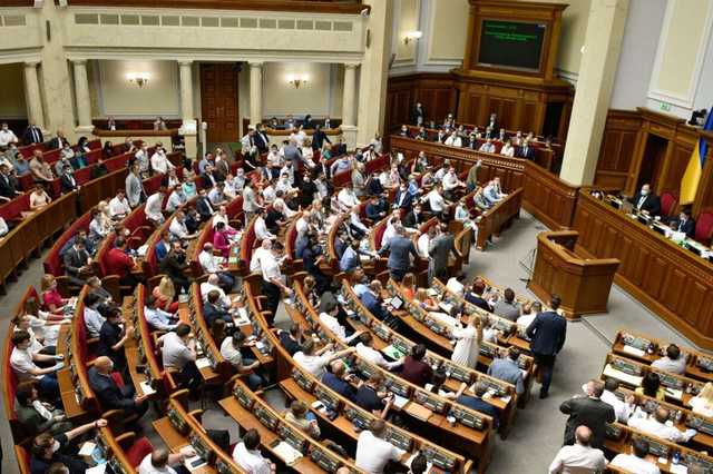 Все электронно: депутаты упростили регистрацию места проживания