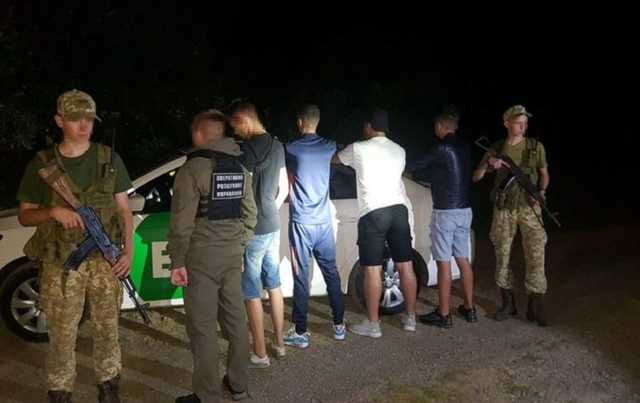 Прикордонники на Закарпатті затримали три групи нелегалів з Алжиру