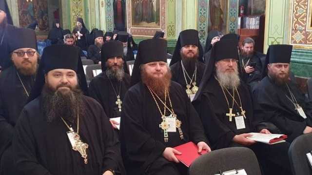 По їхніх золотих хрестах видно, які вони гнані, – Кураєв про з’їзд монахів МП