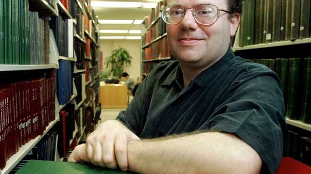 Основатель Википедии призвал больше не доверять ей