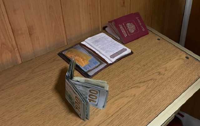 Гражданин России за пропуск в Украину предложил $1500