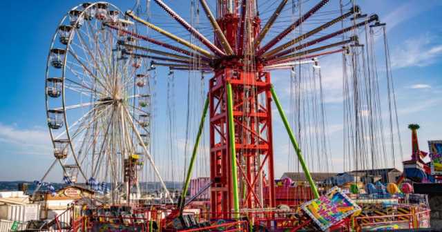 Это было ужасно: аттракцион рухнул на людей в парке развлечений в Северной Ирландии