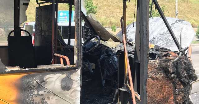 На Запорожском курорте горела маршрутка с пассажирами в салоне