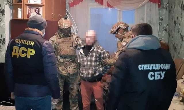 Виготовлення фальшивих грошей, вимагання та збут наркотиків – на Хмельниччині судитимуть групу осіб