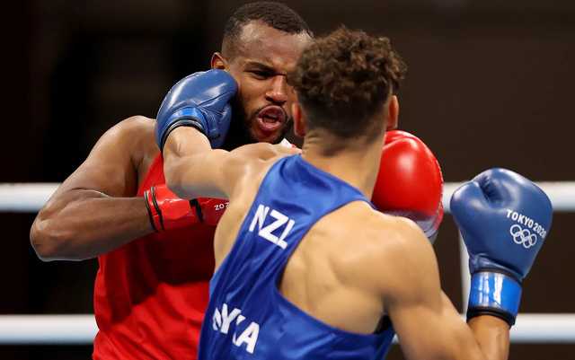 Боксер попытался откусить ухо сопернику во время поединка на Олимпиаде