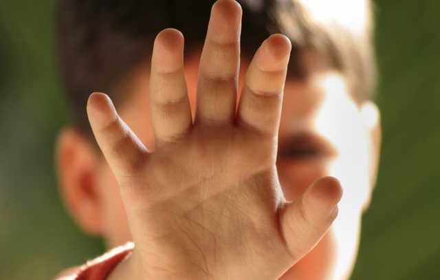 "С*ы здесь": мать кричала и издевалась над девочкой под Запорожьем