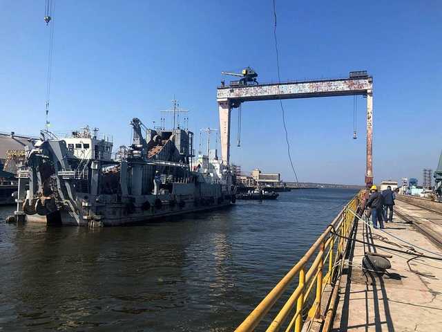 АМПУ за 27 млн гривен заказала повторный ремонт земснаряда