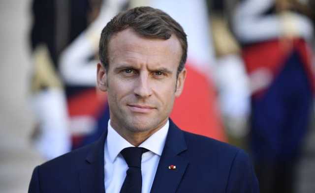 Макрон подал жалобу на автора плаката, изобразившего его в образе Гитлера