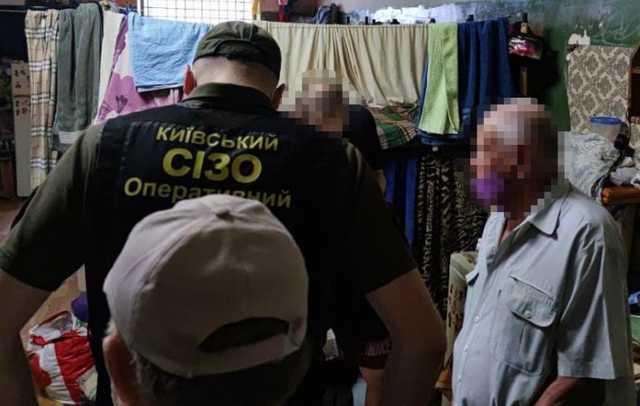 Сбывали наркотики в столичном изоляторе: полиция задержала "смотрящего" и сообщников