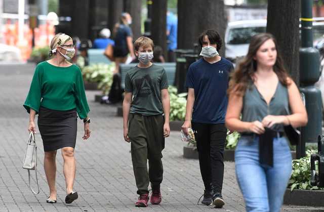 В Украине за сутки почти тысяча новых заражений коронавирусом