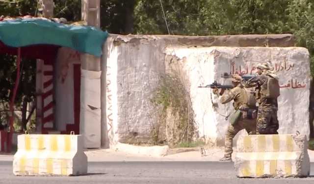 "Ситуация ухудшается с каждым часом": талибы осаждают три ключевые города Афганистана