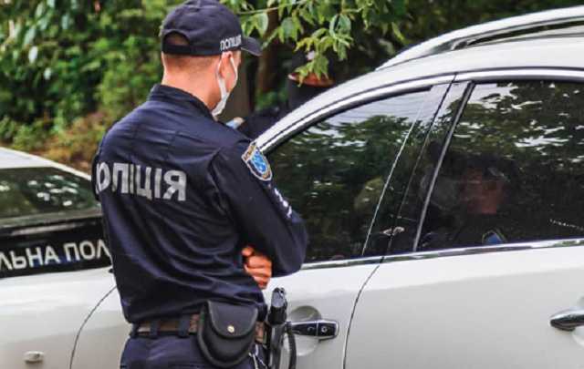 В Днепре во время погони копов за автомобилем из него выпала женщина