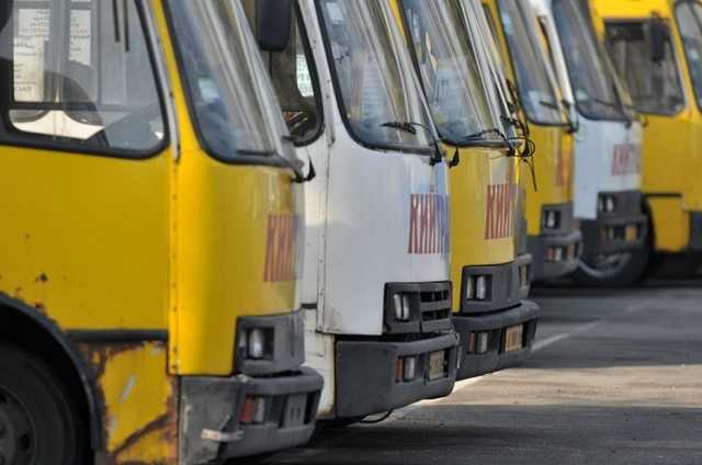 Маршрутники не можуть призвичаїтись до нових вимог КМДА — та просять грошей у міста